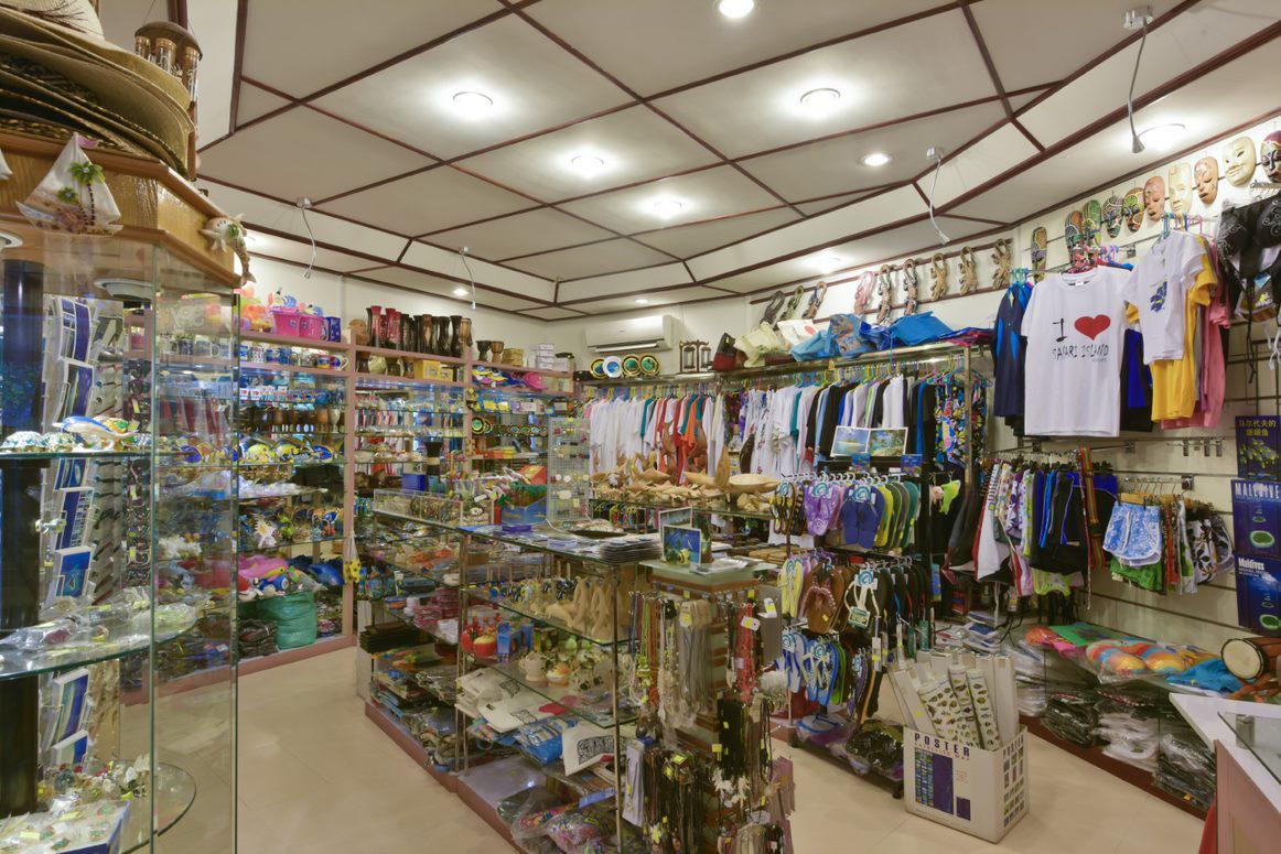 Safari Island Resort & Spa, Souvenir Shop