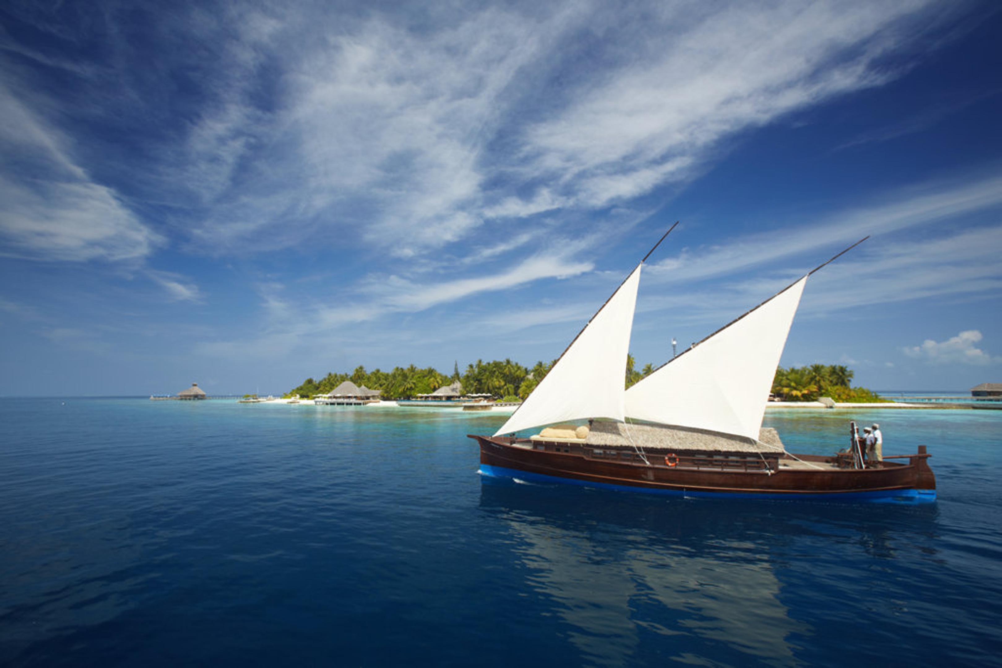 huvafen fushi island lagoon boat cruise