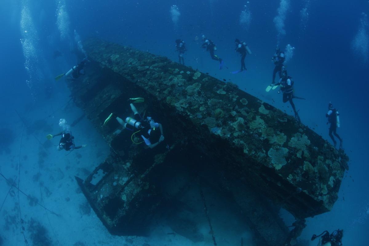 Angsana Ihuru Shipwreck Diving